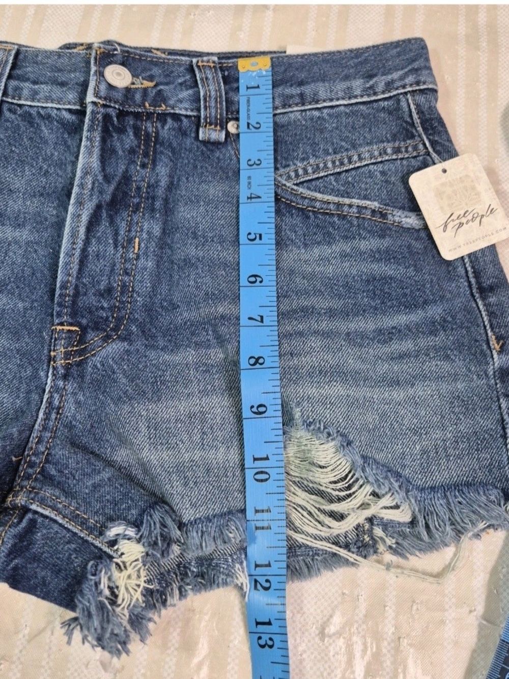 Free People Women's Shorts Size 27 Button Fly Distressed Fringe Raw Hem 68 - Picture 8 of 13